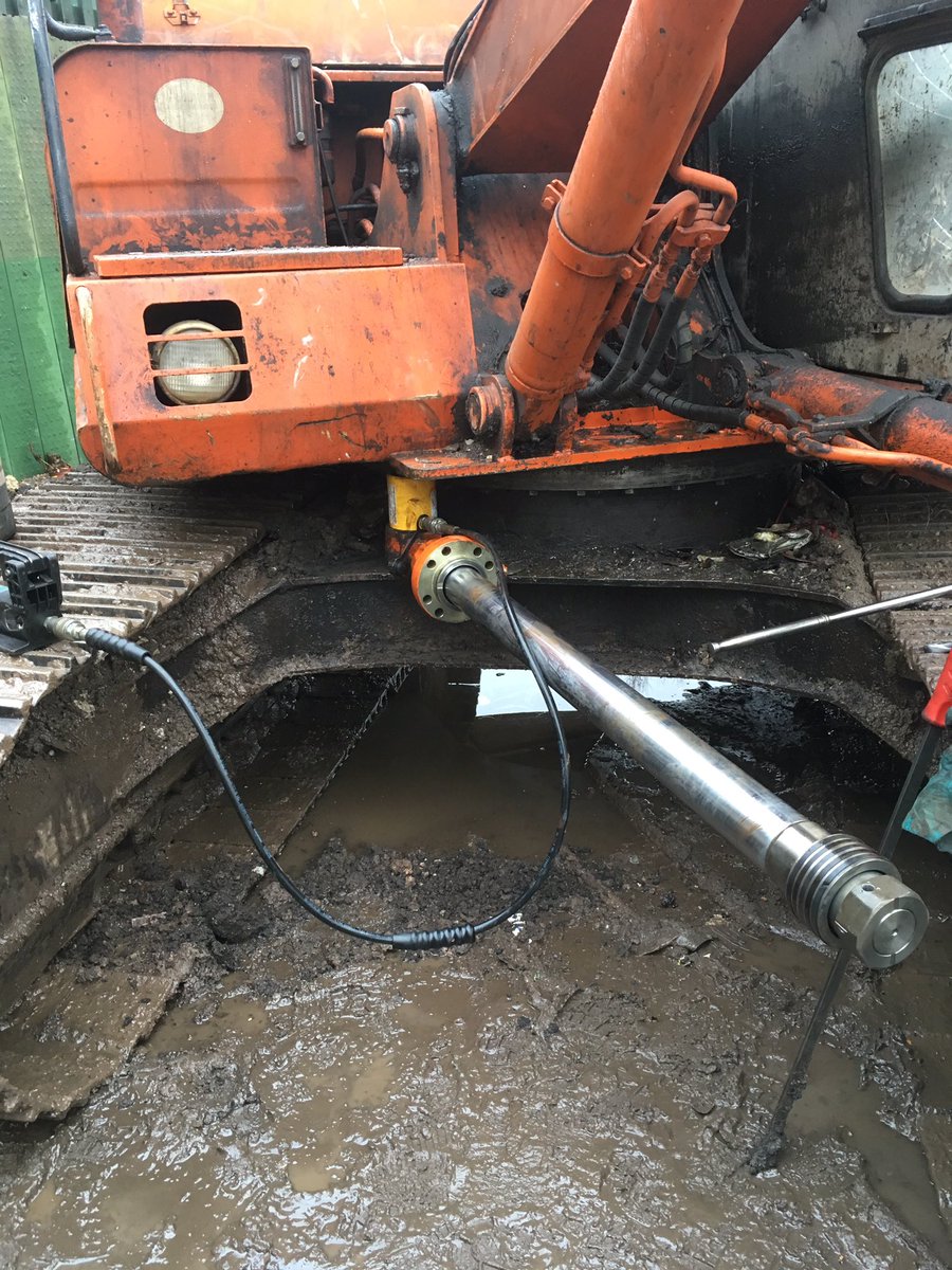 CondorInd's tweet photo. Using the power of #hydraulics to clamp piston rod in place, that nut is TIGHT! 😉 #portapower 🦅🦅 https://t.co/7o1EBTL6cx