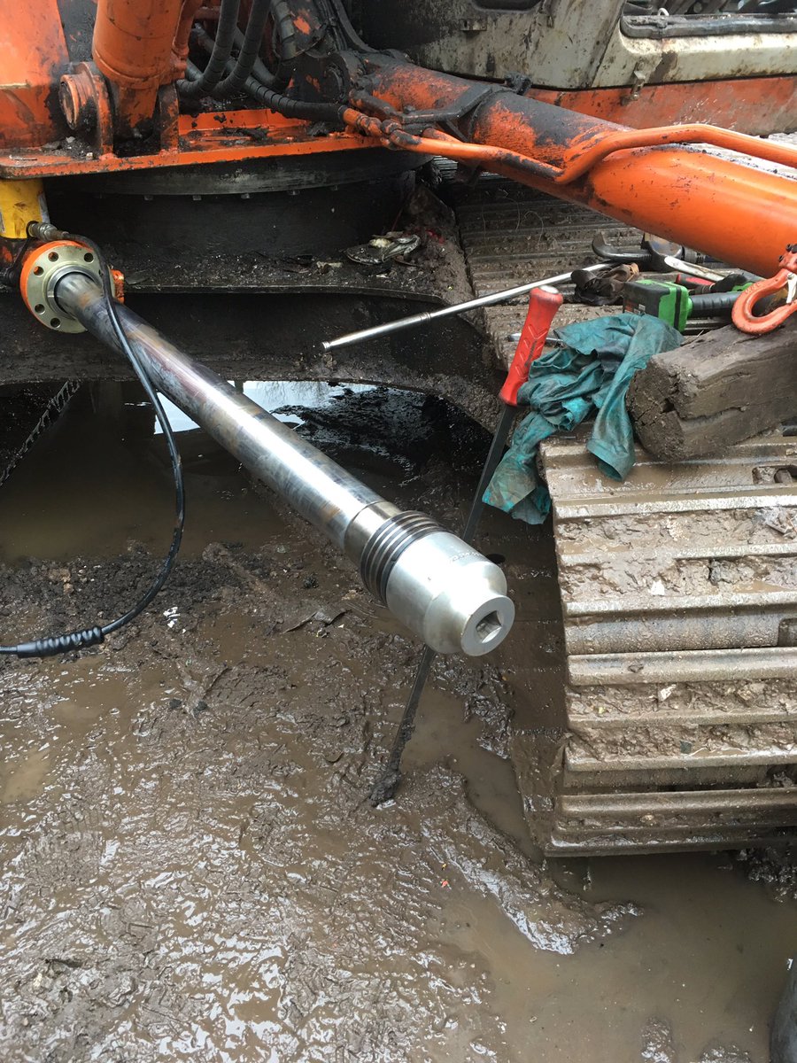 CondorInd's tweet photo. Using the power of #hydraulics to clamp piston rod in place, that nut is TIGHT! 😉 #portapower 🦅🦅 https://t.co/7o1EBTL6cx