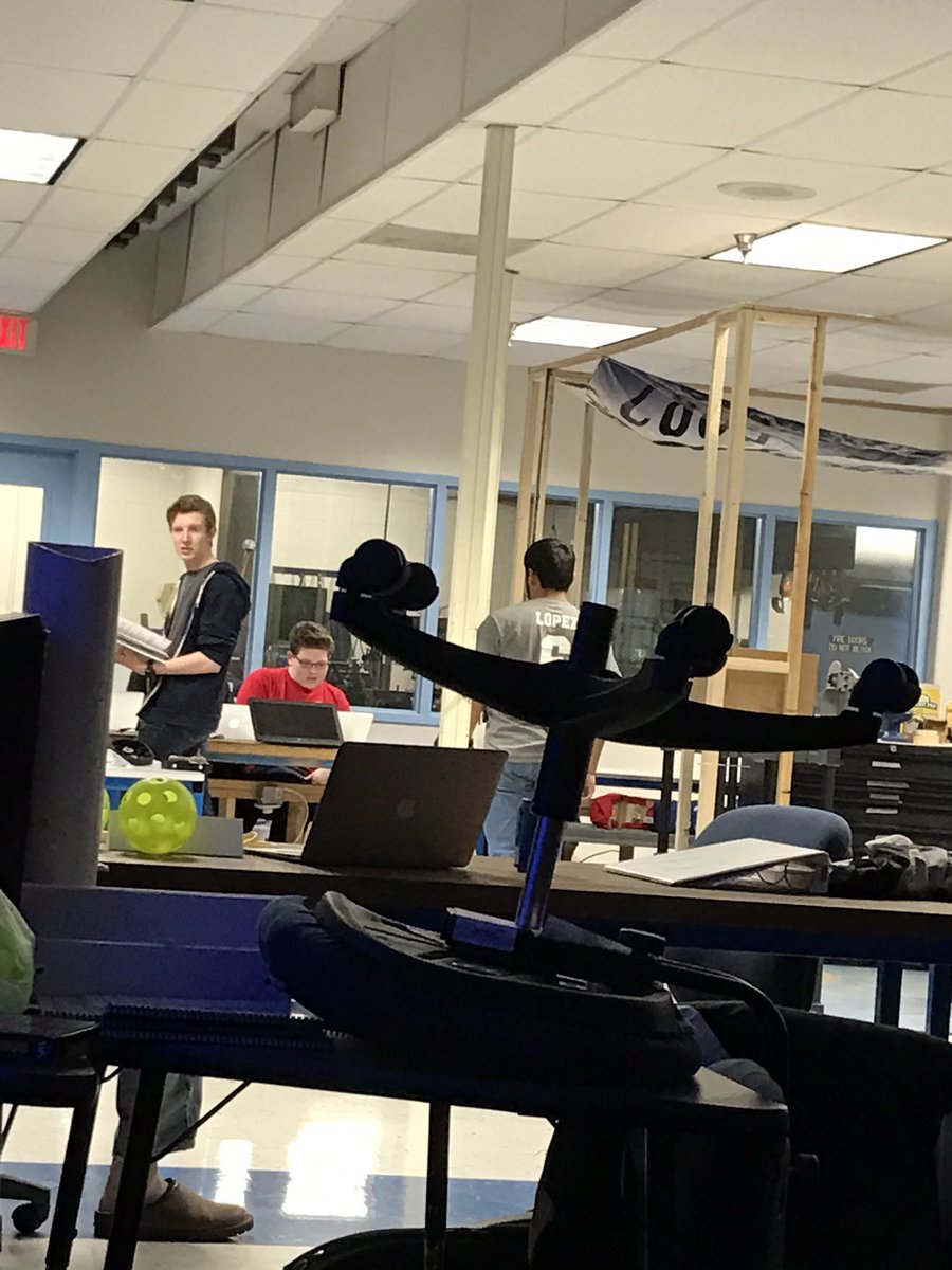 oprobotics5082's tweet image. Working hard!