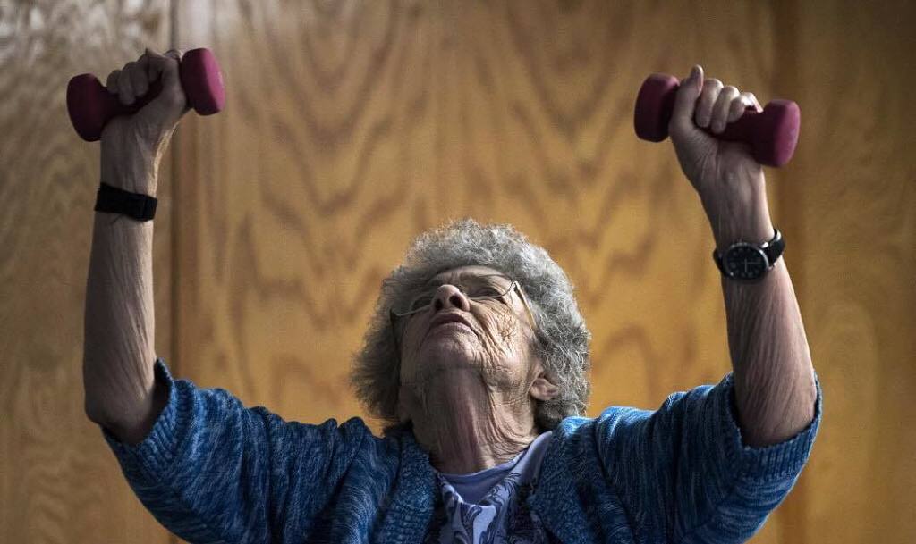 bangordailynews's tweet photo. Barbara Rowe, 89, of #BrewerMaine lifts weights over her head during a #BoneBuilders class… https://t.co/O1qTPYVW0A https://t.co/EVhG4C0WGv
