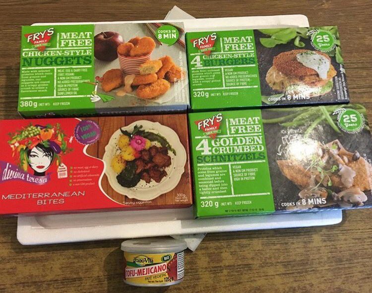 yolisantos79's tweet photo. Oh my god!! 😱
Nuggets de "pollo", hamburguesas de "pollo", escalopes y carne vegetal!! Y paté mexicano!!
#vegaffinity @Vegaffinity https://t.co/R8dikBvEUA