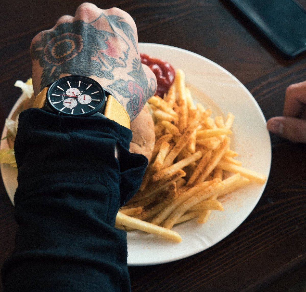 Nixon_Europe's tweet photo. Feeling hungry? https://t.co/5ECMpGqbvV #Nixon #NixonSentry https://t.co/fPLwLwImm4