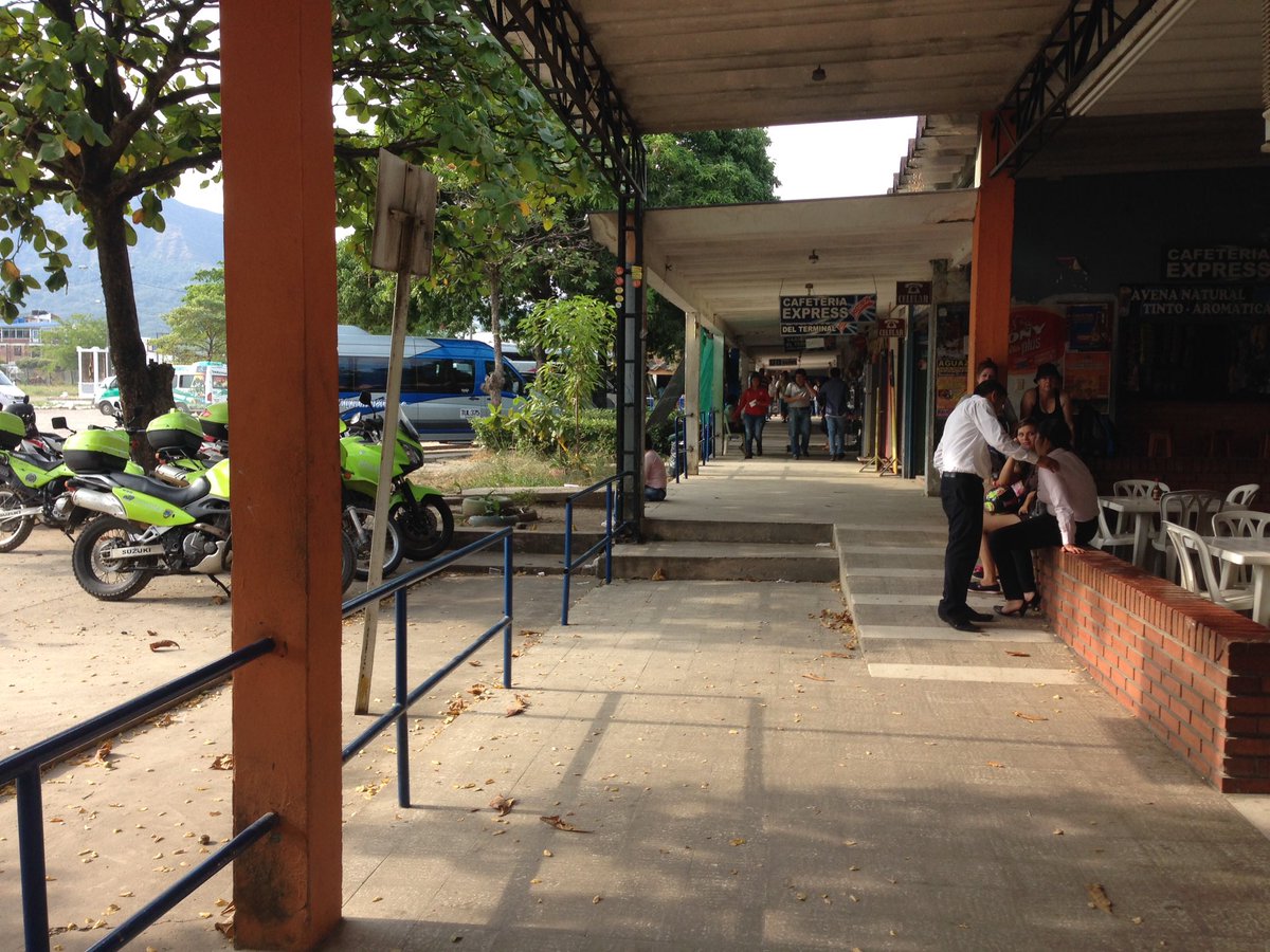 CeibaEice's tweet photo. Grte. @CeibaEice junto al comercio, veeduría,#PoliciaTransito, #SecTransito, @Iduryopal realizan visita de inspección #TerminalTransportes. https://t.co/tKCUJIjGWt