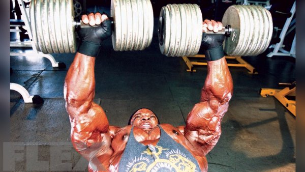 FLEX_Magazine's tweet photo. The simple (but important) facts you need to know about whey vs. casein: https://t.co/lOYay5gHCz https://t.co/TXDVafiHeh
