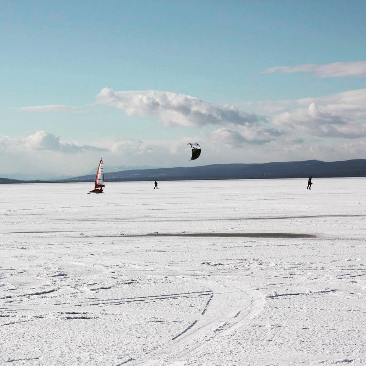 ☉❄☉ #ice #sports #outdoors #neusiedlersee #becareful #icetelephone