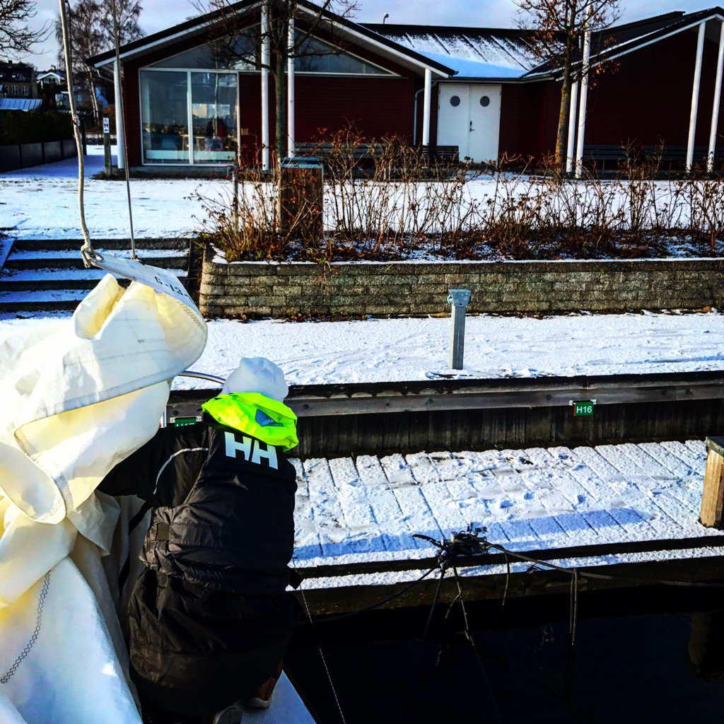 ARTSailing's tweet image. Sailing in snow! Staying in shape during winter time in Denmark #sailing #snow #skovshoved #hellyhansen