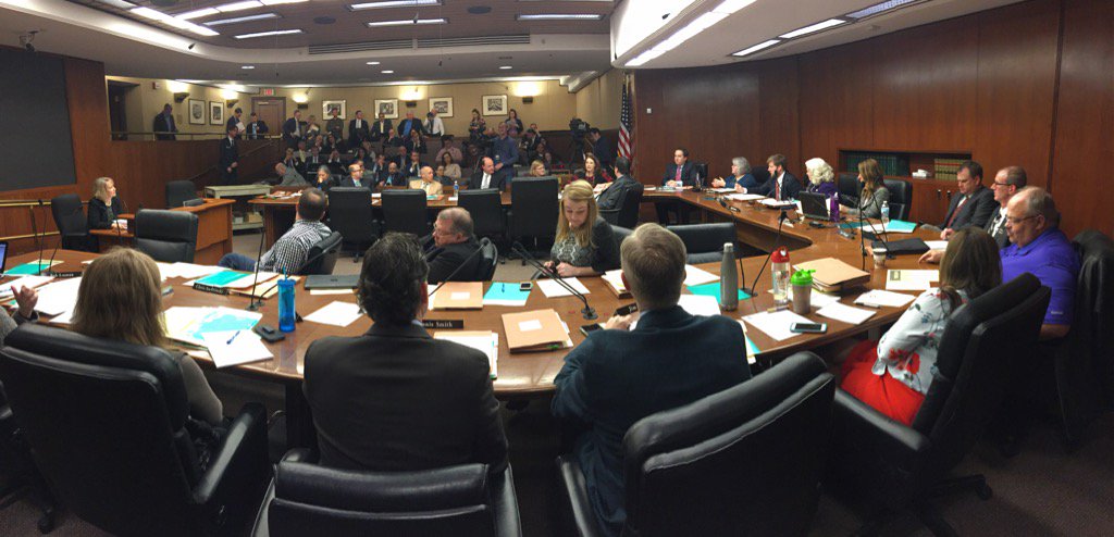 PatKessler's tweet photo. MN House Committee approves bill to allow liquor stores to open on Sunday.  #mnleg https://t.co/4n2Bk6sruG
