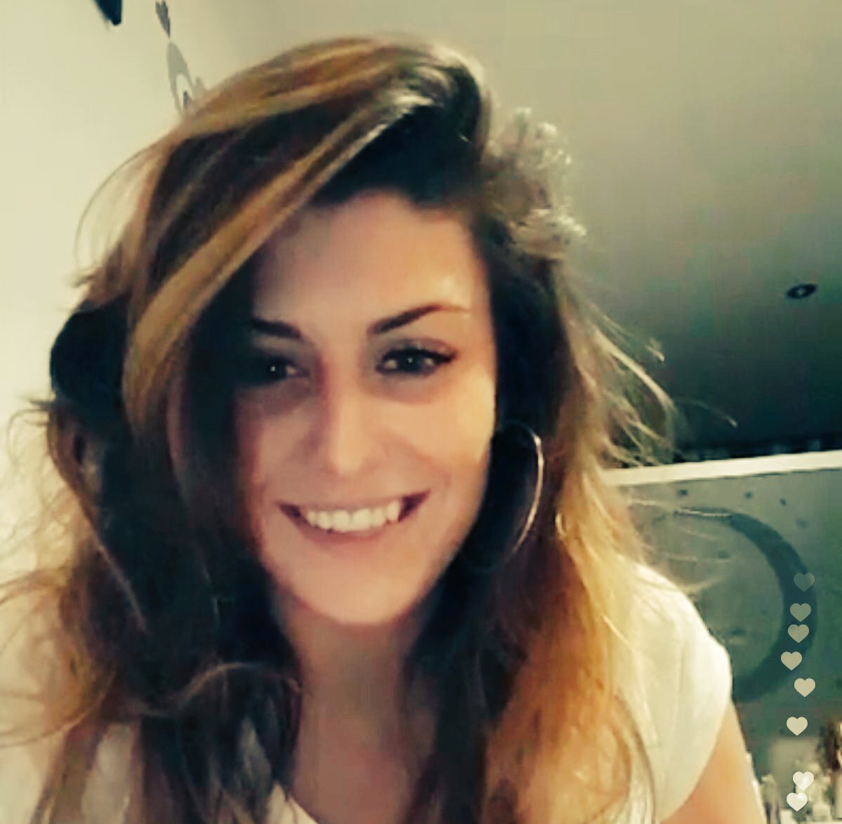 Claradecorazon's tweet photo. BUENOS DÍAS @ClaraGH_17 
Nunca dejes de sonreír pequeña 
Te queremos muuuuucho 😍 https://t.co/wzCxHSmIpv