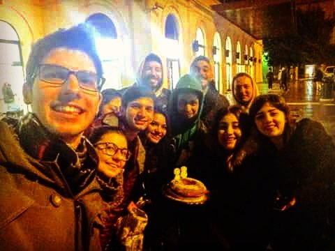 GxpPuglia's tweet photo. #Lecce: i giovani per la pace festeggiano in stazione il compleanno di un loro amico di strada Rino! :) https://t.co/qSjD3DKGSh