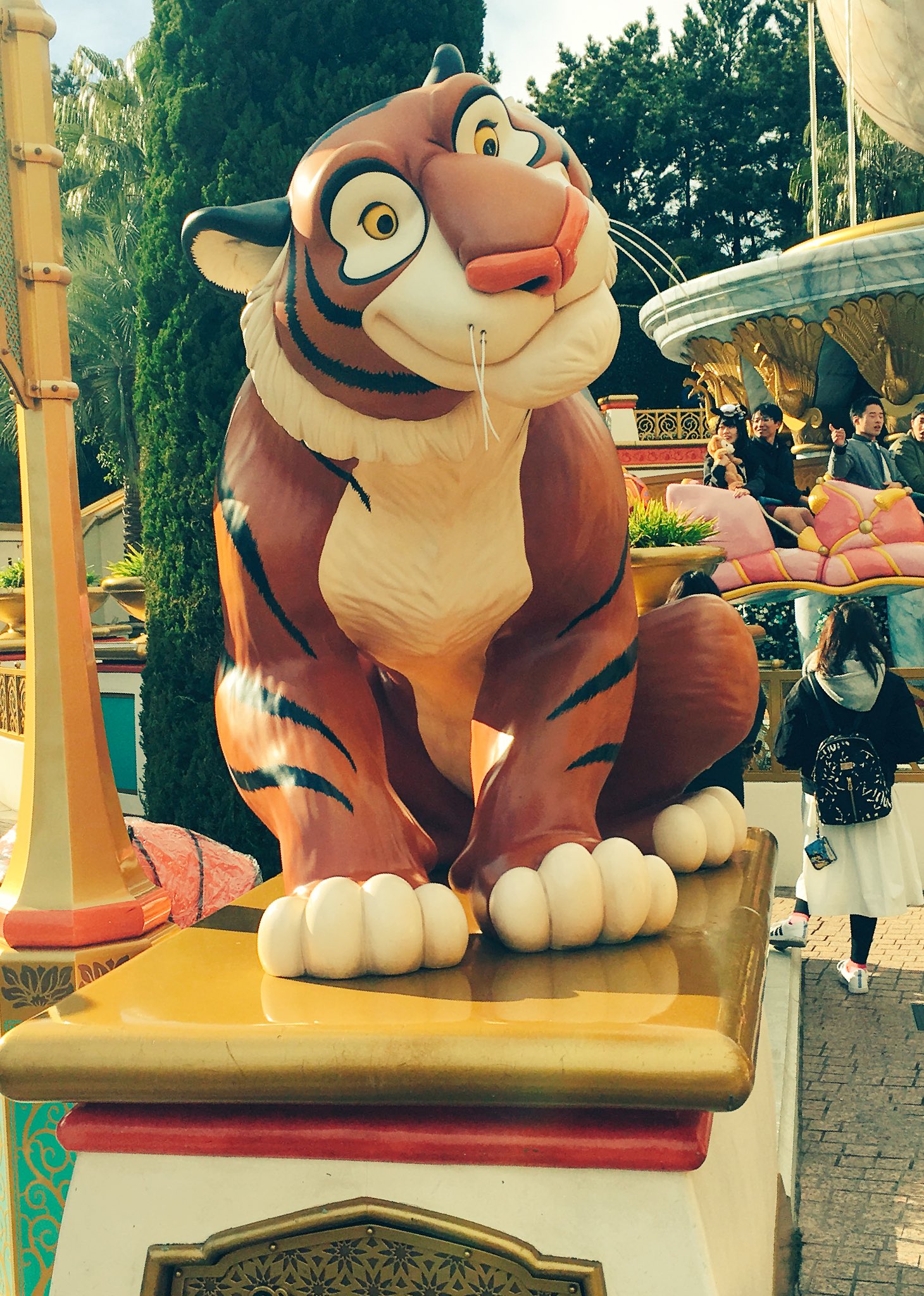 充月 ｱﾂｷ 前にディズニーシーに行った時のだけど アラジンの虎かわいいよね 名前覚えてないけど T Co 2xohy8m3y9 Twitter