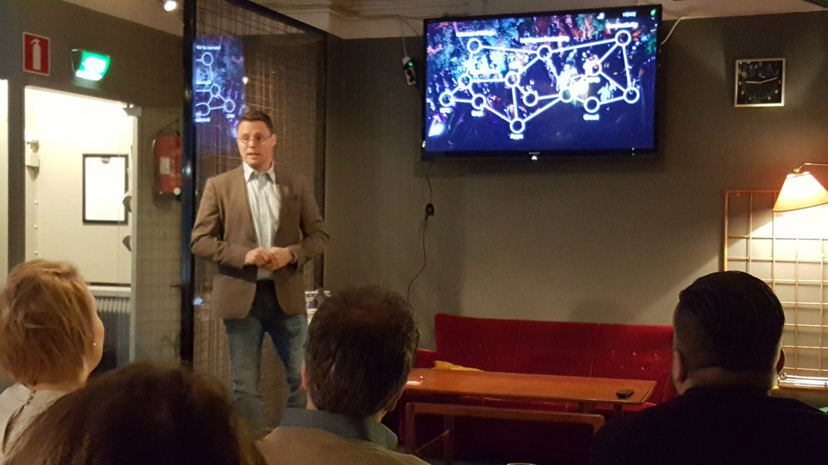 #BreakfastwithArilyn just started. Juha Maijala from <a href="/storaenso/">Stora Enso</a> tells about #intelligentpackaging. Event hosted by <a href="/Arilyn_AR/">Arilyn</a>