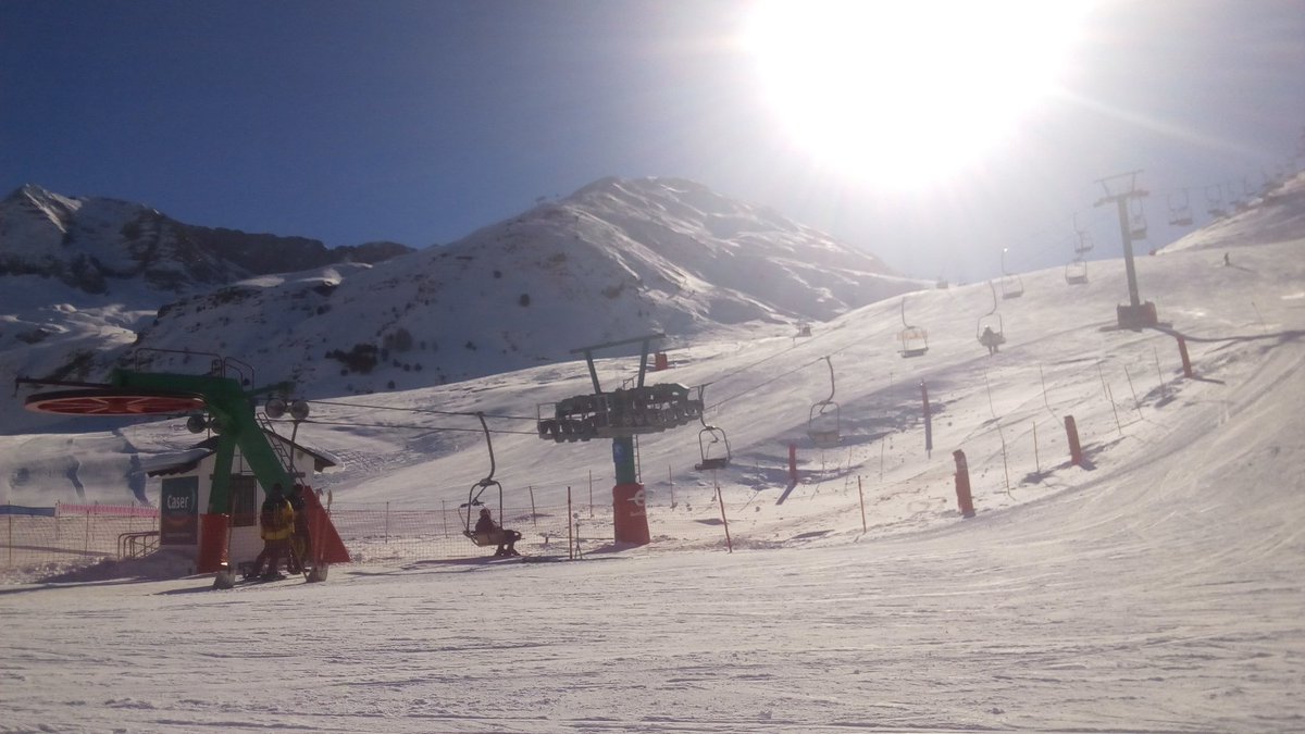 EsquiEscuela's tweet photo. NIEVE POLVO ❄SOL🌞y ESQUI⛷🏂
Muy buena semana estamos disfrutando en @AramonPanticosa @Valletena
Ven y #Aprende #Perfecciona con nosotros! https://t.co/KapSodsTdi