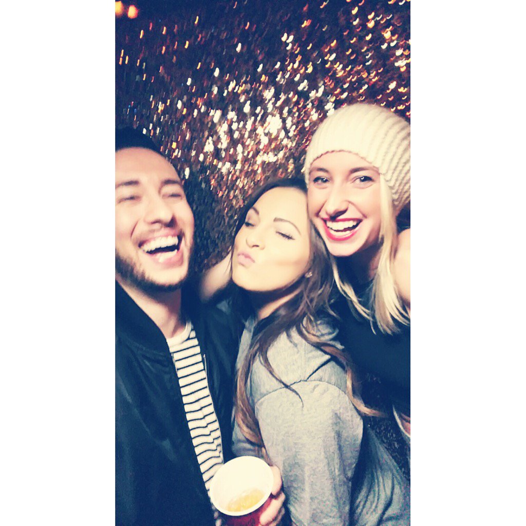 SinaaaParks's tweet photo. Missing my other halves. Reunited in 3 days 💕😈 https://t.co/C3DEeVnbtm