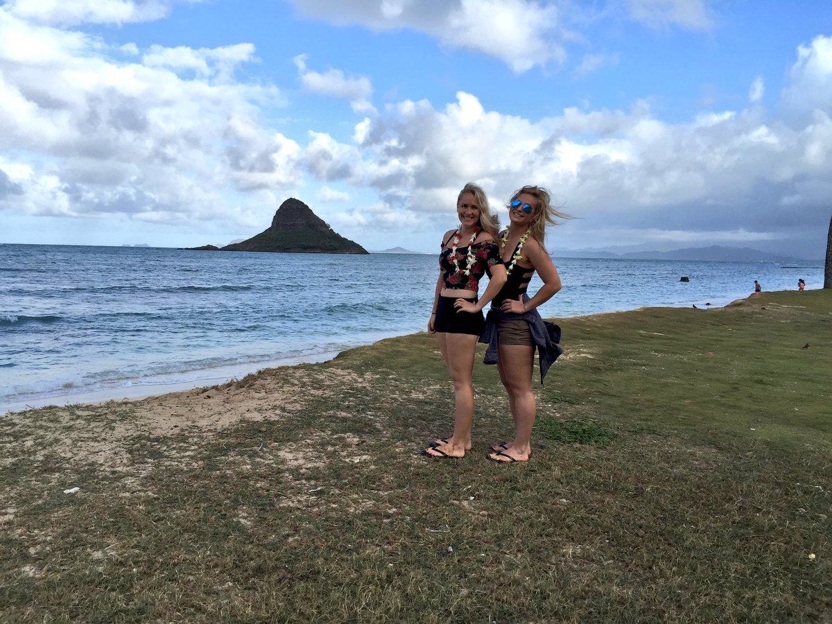 toobaadeforu's tweet photo. When @shelbymazon leaves work and brings me back L&L π#takeusbacktohawaii #thefoodwasgoodsowastheview #nextstopbelize https://t.co/WjI2r0zGlO