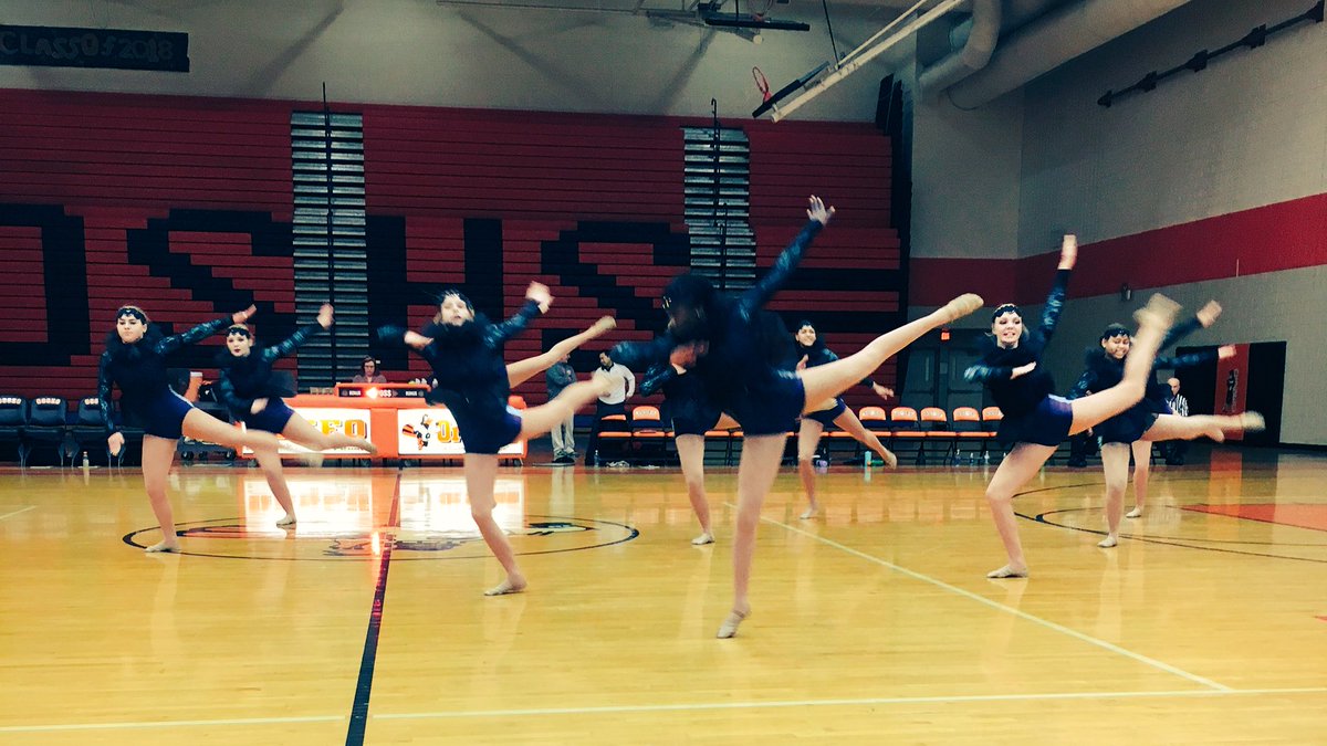 OsseoDanceTeam's tweet photo. Varsity Jazz doing the thing at the girls basketball game tonight! #castle #odtprobs π https://t.co/Wj4y3PFNrf