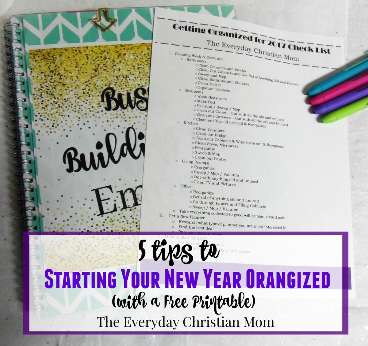5 Tips to Starting Your New Year Organized >> The Everyday Christian Mom buff.ly/2kgCYo3