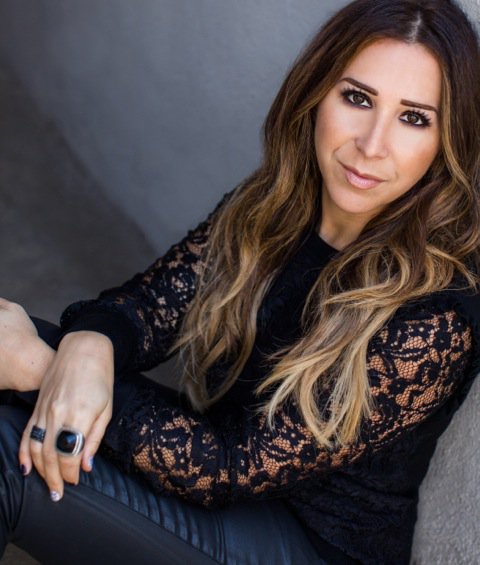 We are loving this interview with <a href="/makeuptherapy/">Tara Dowburd Luxury</a> #glamourgirl @taradowburd weddinc.com/interview-with…