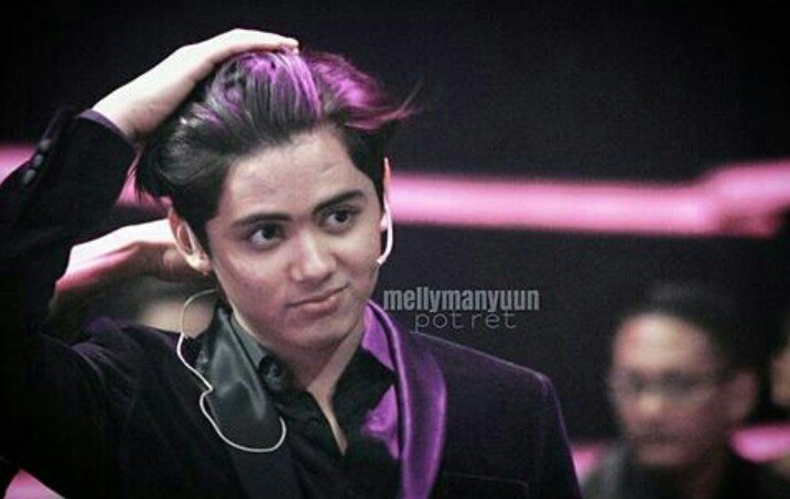 AliciousPekanb3's tweet photo. abang cool gak, kalau rambutnya di giniin??? @alysyarief 😍😘🤗 https://t.co/kCLEnpsfig