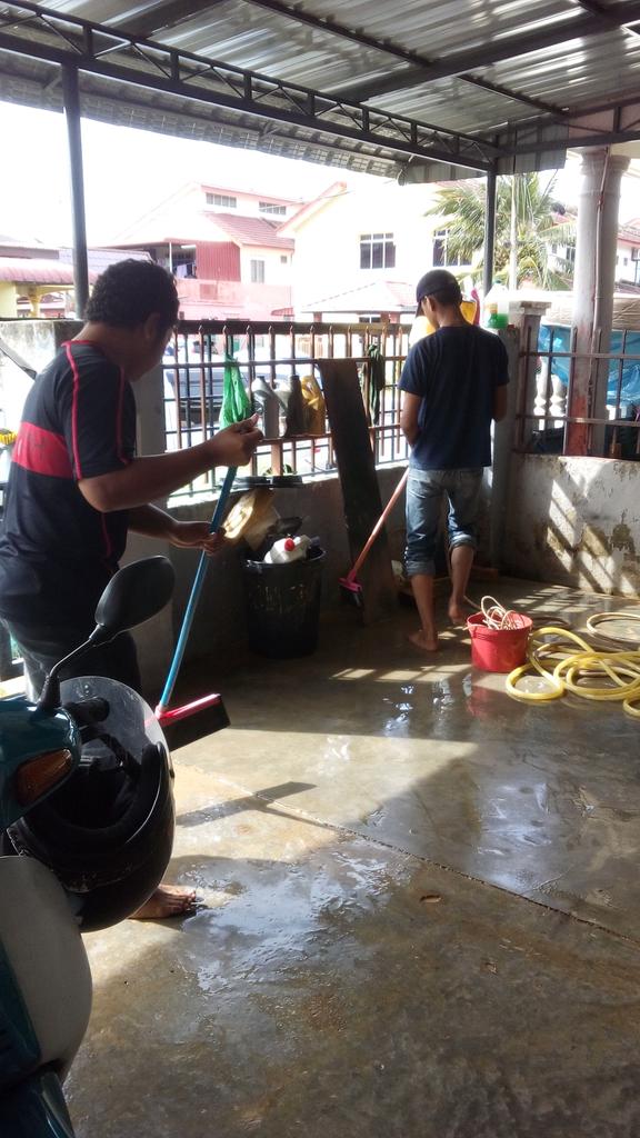 IzmanRosli's tweet photo. Misi kemanusiaan bkrz 2017
#prayforsegamat https://t.co/ZyztBHwh7Z