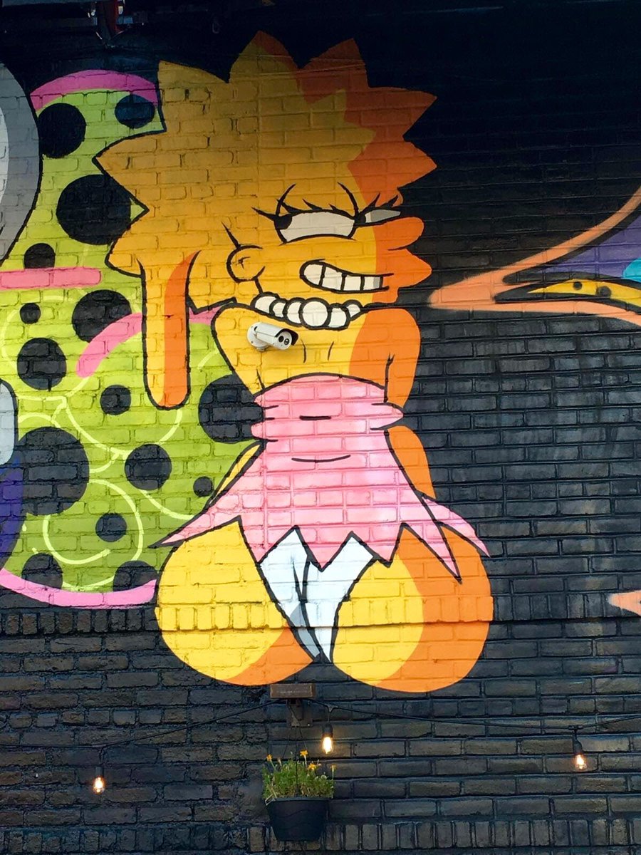 MuralHunters's tweet photo. Naughty Lisa 😜🤑 found in: #BushwickCollective #ShareArt #MuralHunter https://t.co/iketiyhrS3