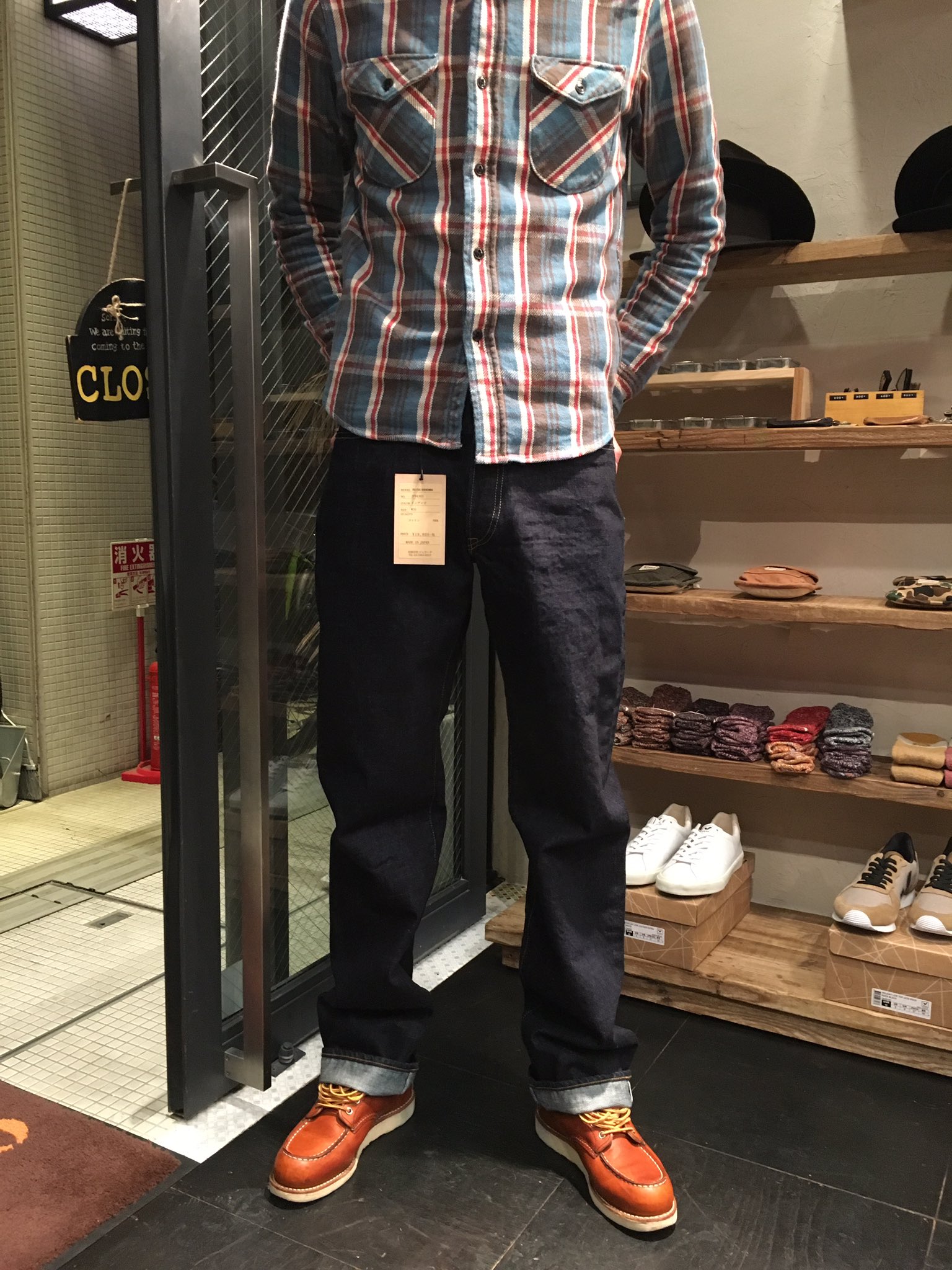 セ ロ リ ん ジェラードの2インチアップの55デニム穿いた僕 店長に 似合わん と一蹴 このふくらはぎのダボつき 生地の余りがダサいみたいです 太いジーンズは細い脚の人にはある程度限界がありますね フルカウントはここまで余ってないから0105