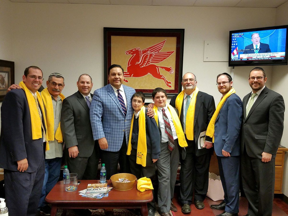JasonVillalba's tweet photo. interview with KVUE on my #CarNapping bill, meeting with my #SchoolChoice friends. Session, 12 meetings, fajitas. Great day in the #TxLege. https://t.co/TFSb5ZmMcP
