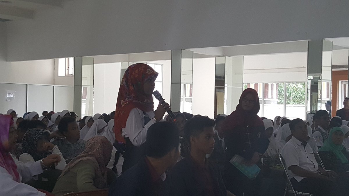 IKADAbogor's tweet photo. Sesi kedua tanya jawab oleh perwakilan guru-guru SMA https://t.co/IkmkhBQ8TN