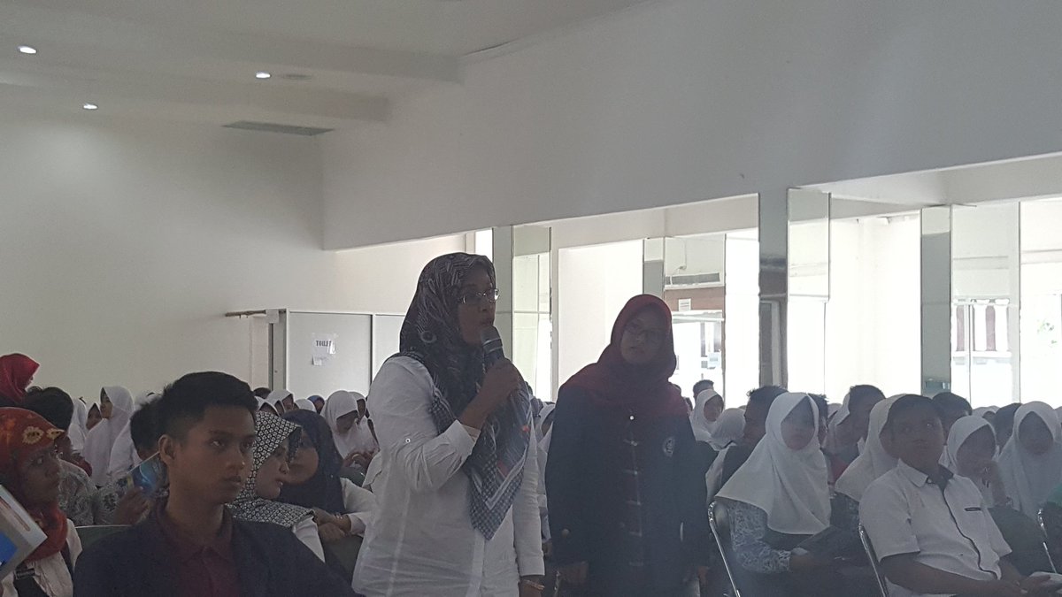 IKADAbogor's tweet photo. Sesi kedua tanya jawab oleh perwakilan guru-guru SMA https://t.co/IkmkhBQ8TN