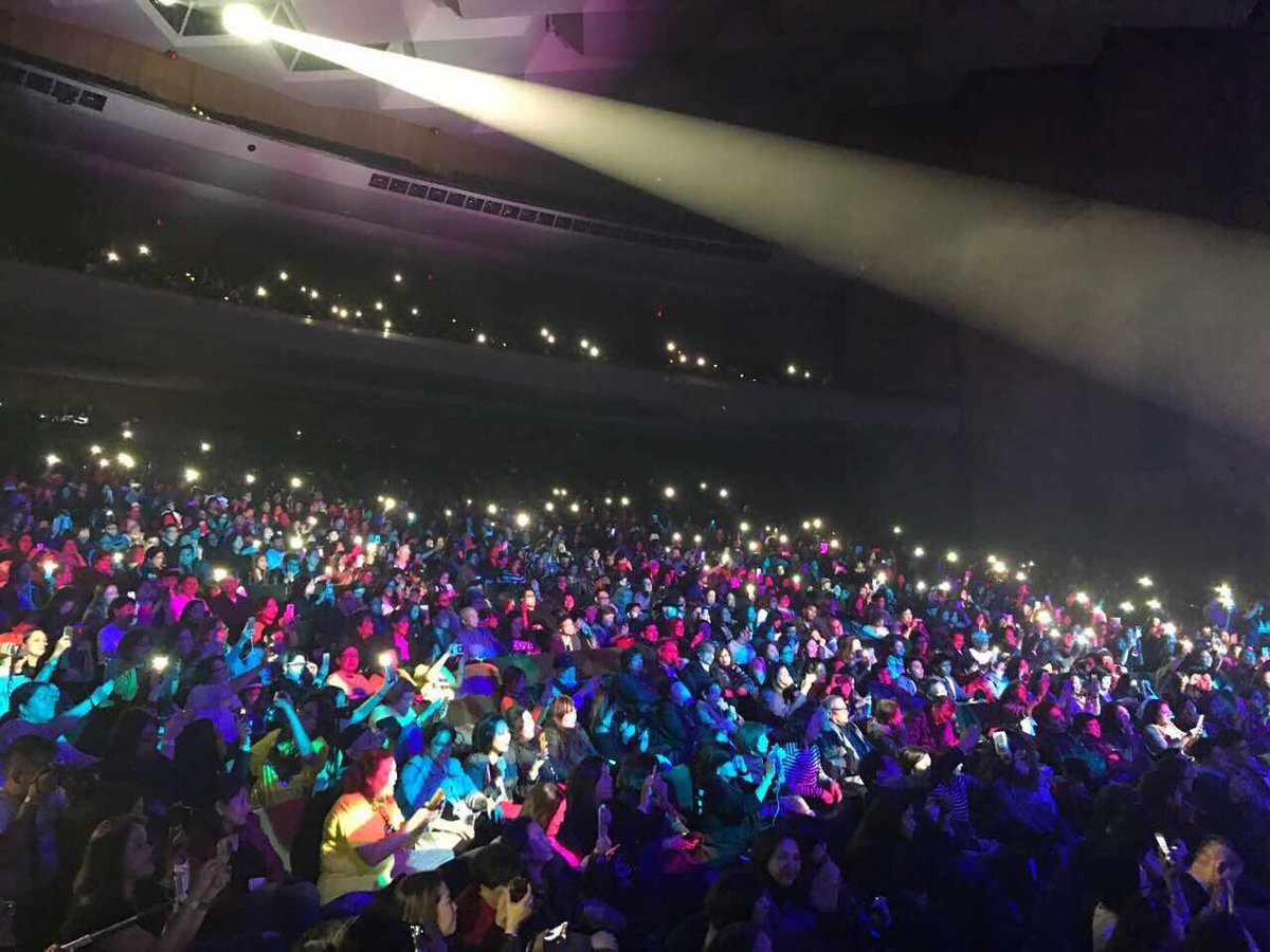MercadoJen's tweet photo. Maraming Salamat po sa lahat ng mga Kapuso sa L.A. ❤ Hanggang sa muli! We love you guys! ❤❤❤ #SikatKaKapusoAbroad https://t.co/ZHeD3IiQQA