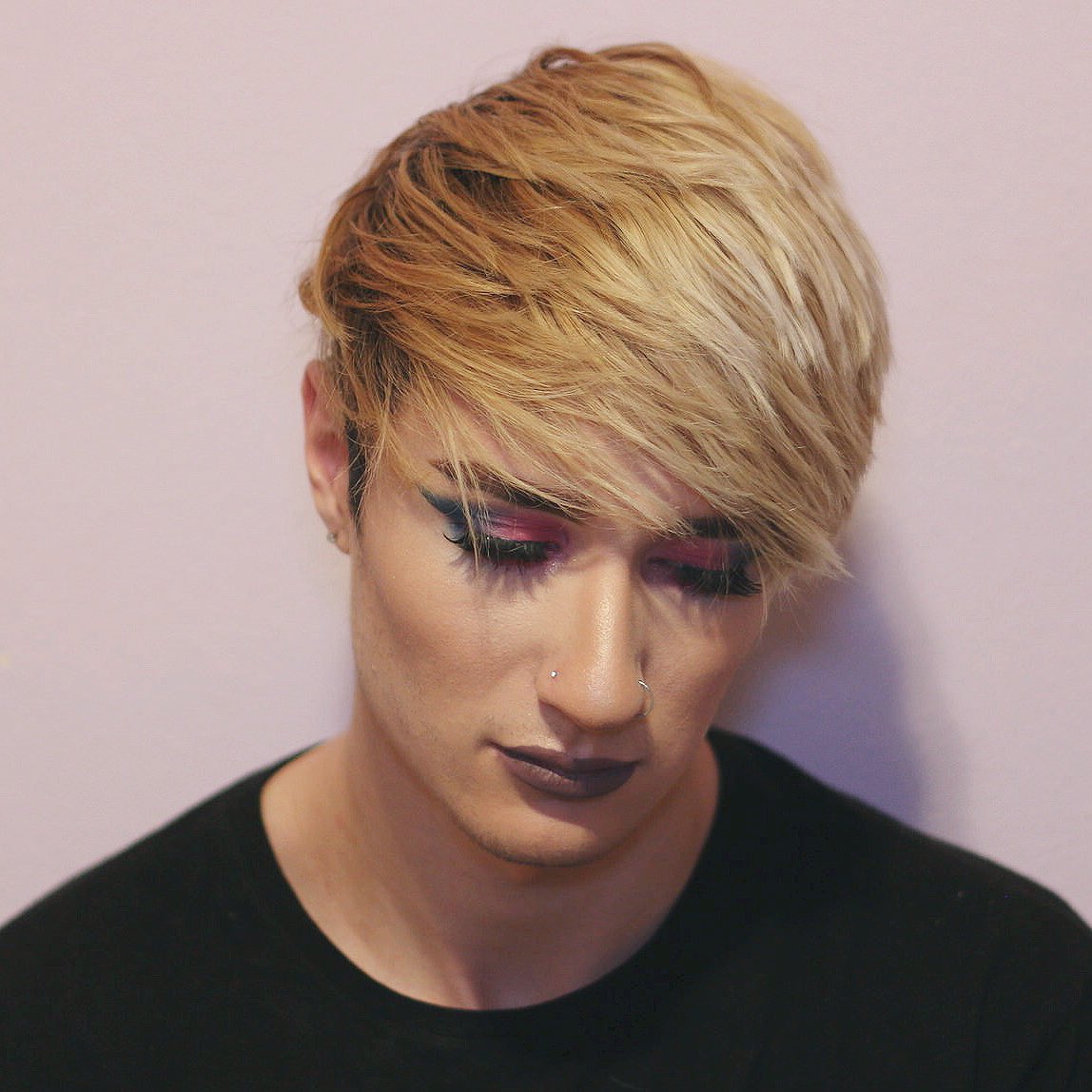 ChrisxRyan's tweet photo. who says guys can't wear makeup https://t.co/OMu3PBwOrm
