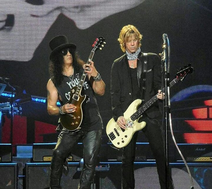 SlashRussiaFans's tweet photo. Great pic @Slash and @DuffMcKagan #GNRinOsaka #GNRinKobe #slash2017 #Gnr #Slash #duffmckagan https://t.co/dCtcFCmPek