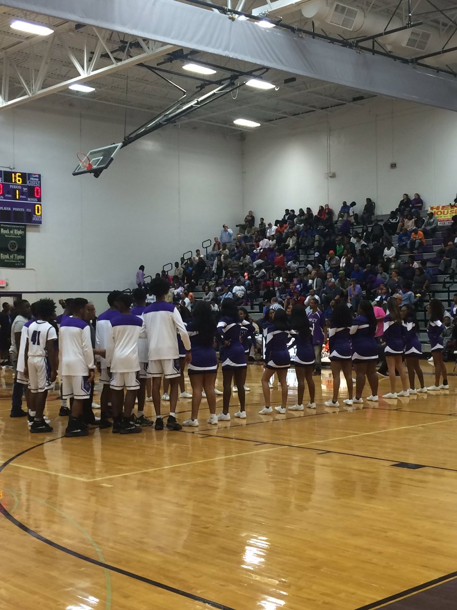 hassell_joey's tweet photo. #RipleyTigers split close π games w/ our neighbors, @haywoodhigh. Love the fan support for both teams! #intensebutfun @mseducator430 https://t.co/eINqBCDgBL