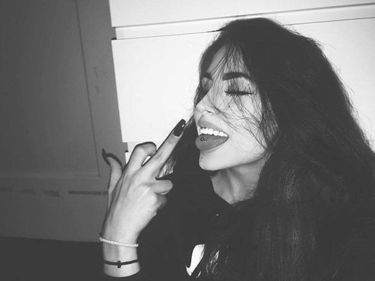 fxrgxttcn's tweet photo. Treat me like a lady, even when I'm acting crazy 🖤 https://t.co/EX54GtbK5B