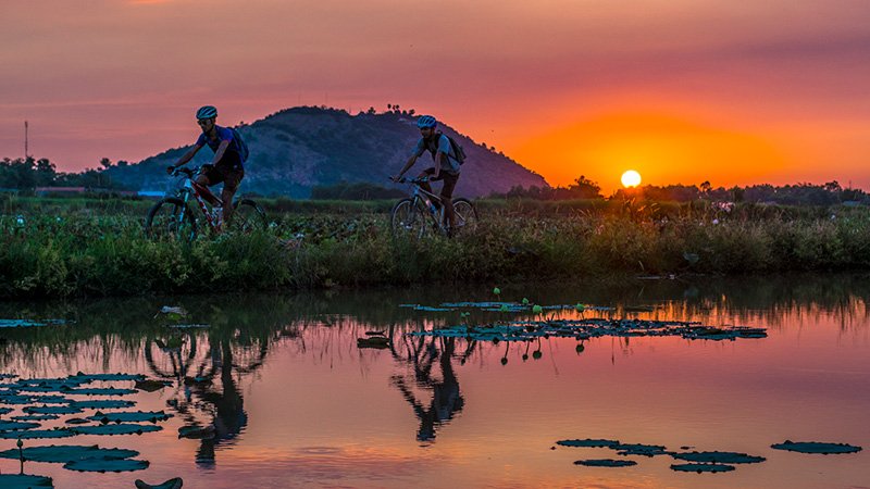 ridetoexplore's tweet image. Sunset and Lifestyle. Join one of our popular tours to find the perfect spot to watch the remarkable sunsets!
bit.ly/2kgUNDp