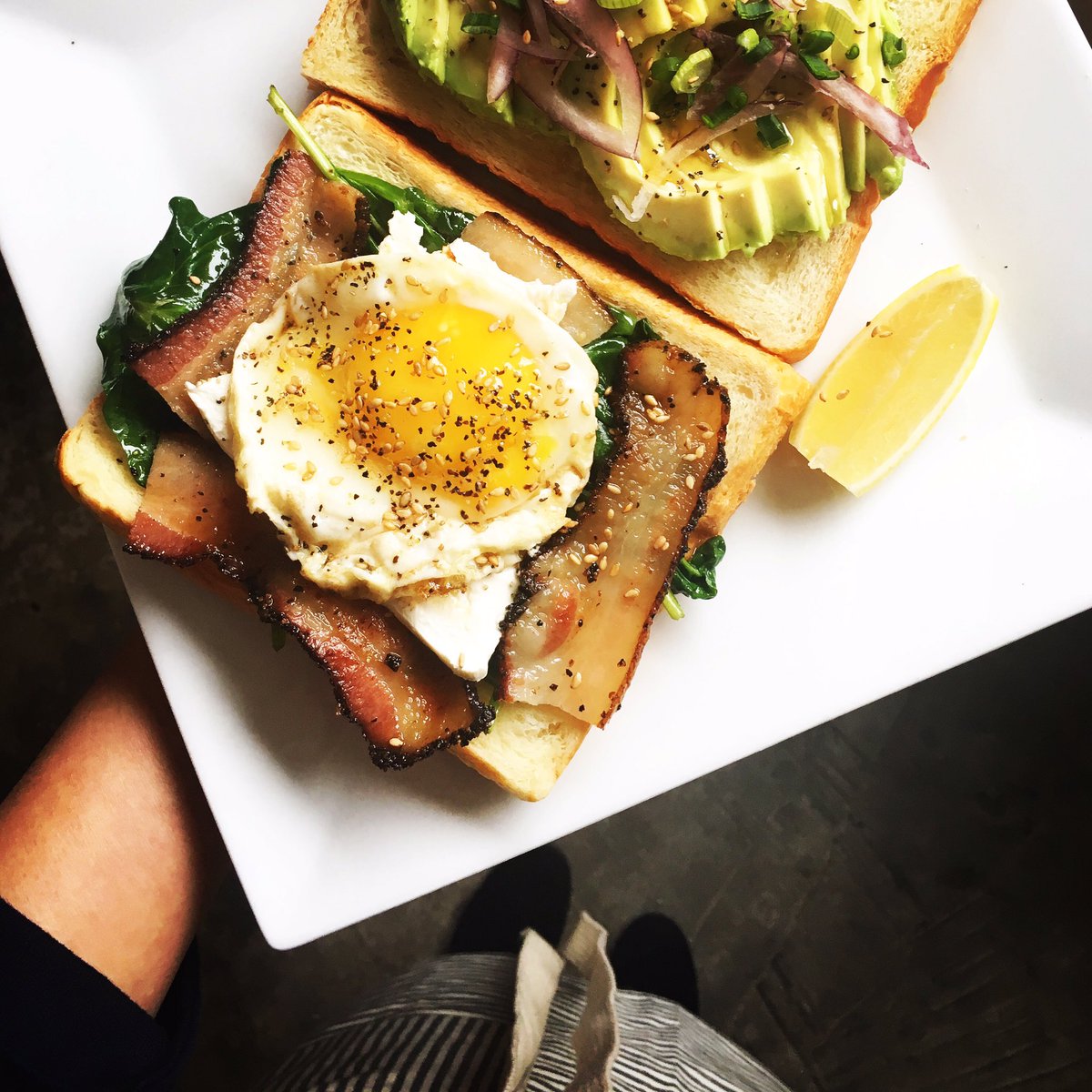 phatcartpdx's tweet photo. Egg, bacon, sautéed spinach, cream cheese and avocado. Check out our new breakfast sandwich available till 11am daily! #pdxbrunch #eggs #pdx https://t.co/SUAqGynQcU