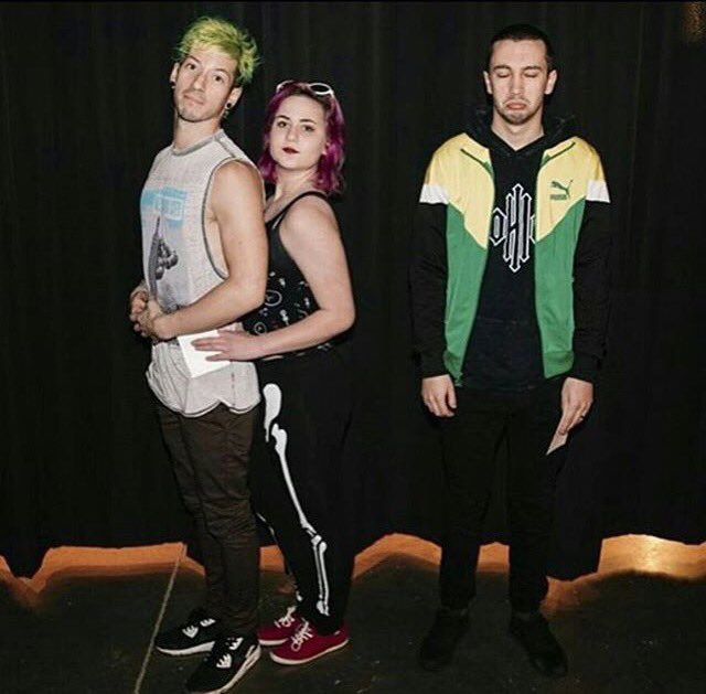 phoenixAZclique's tweet photo. so there's my friends and then they'res me https://t.co/nvaGHbeBlu