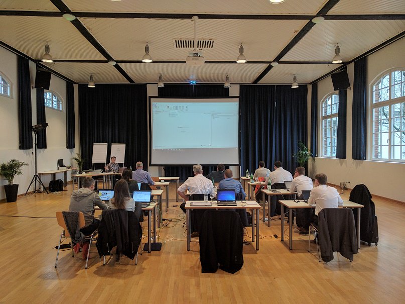 UiPath's tweet photo. Join our community forum: https://t.co/fuaT4KllFA Our RPA software is FREE for non-enterprise users, full-features included. https://t.co/K7f4VAl4rt