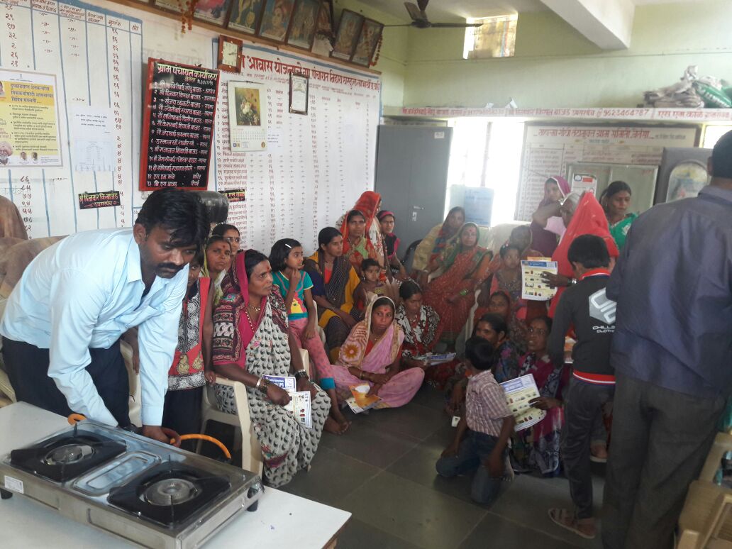 sumitbpcl's tweet photo. #Sefty clinic by Shree gas Agency, Risod at village Netansa# Saksham 2017 @ajaykumar4258 @vijaytilak1 @Sureshnair_BPCL https://t.co/bTE4dDUma9