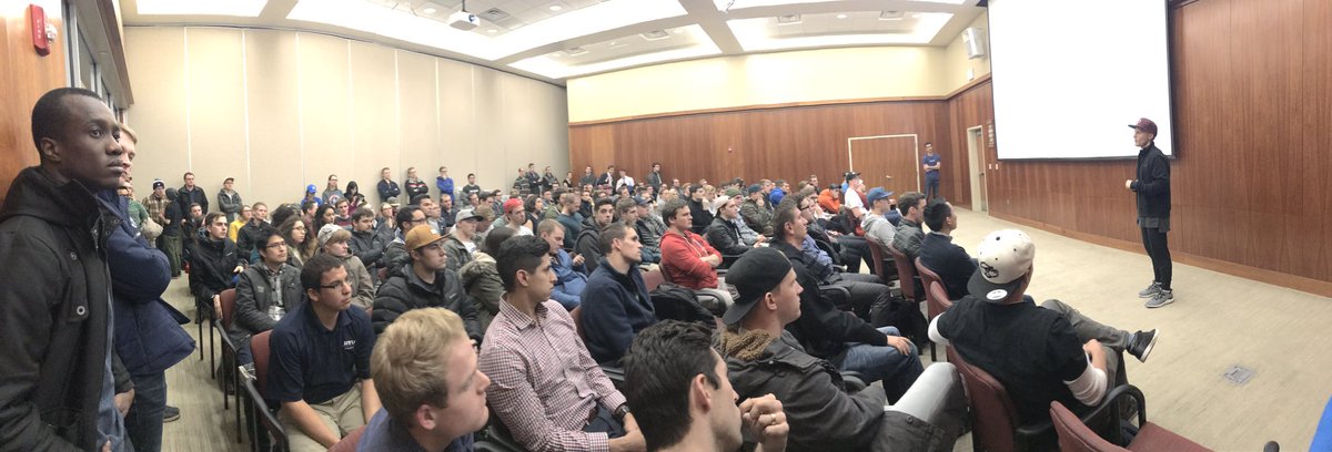 BYUTechClub's tweet photo. Solid turnout tonight! Thanks to everyone for joining our tech kickoff! Stay tuned for what's to come 🙌🏼📱 https://t.co/IwicglgplU