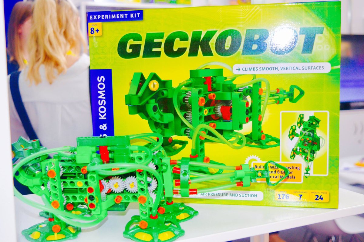 jaadindaho's tweet photo. Watch out this #geckobot can climb walls #getscientific @toyfairuk @PlaytimePRLtd #jaadinthekid #toyfair2017 https://t.co/LkCf10PZsi