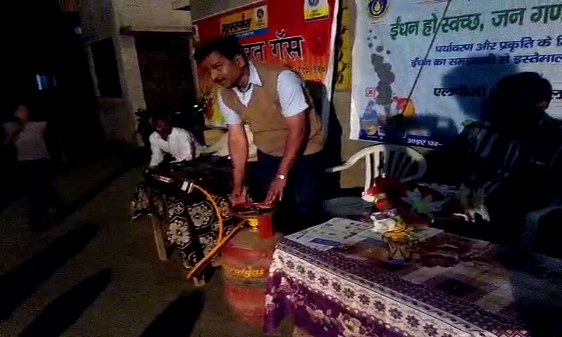 sumitbpcl's tweet photo. #Safety clinic conducted by M/S Rai Bharatgas at village chirodi# Saksham 2017 @ajaykumar4258 @vijaytilak1 @Sureshnair_BPCL https://t.co/xjth0tCxpt