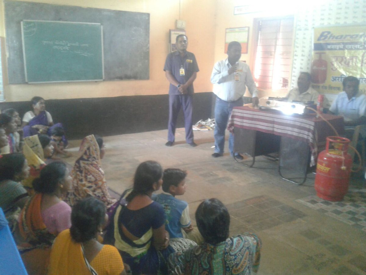 sumitbpcl's tweet photo. #Safety clinic conducted by M/S Arvind Bharatgas, Shegao at village Tivan# Saksham 2017 @ajaykumar4258 @vijaytilak1 @surr https://t.co/9GOiZB9O8l