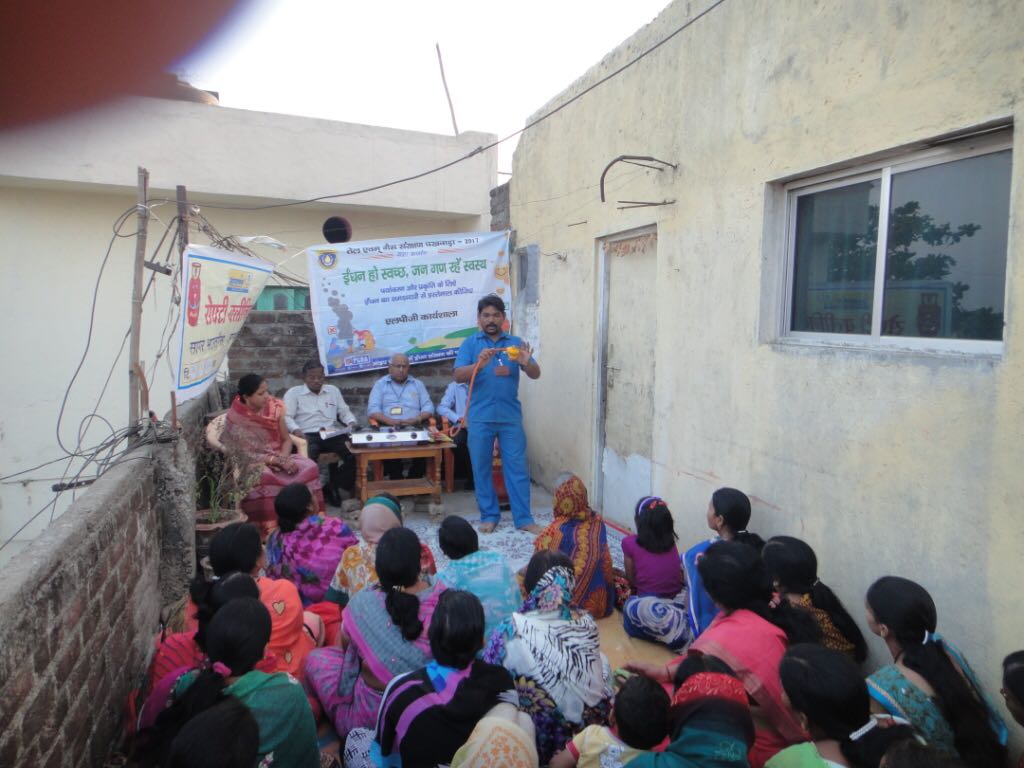 sumitbpcl's tweet photo. #Saksham 2017@Safety clinic conducted by M/s Sagar Bharat Gas @village Tirala # @ajaykumar4258 @vijaytilak1 @Sureshnair_BPCL https://t.co/yanrt5dy0T