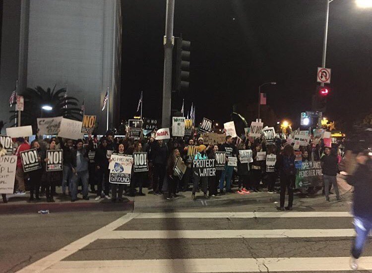 TheYoungTurks's tweet photo. #NODAPL Protest in Los Angeles tonight | photo: @ghosttooth #miniwiconi #waterprotectors https://t.co/w6UCGgCfiu https://t.co/evLwAVaiA5