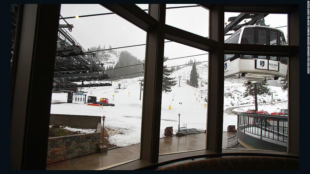 CNN's tweet image. A ski patroller has died in an explosion while taking part in avalanche control duties at a Tahoe resort cnn.it/2j3nLtu