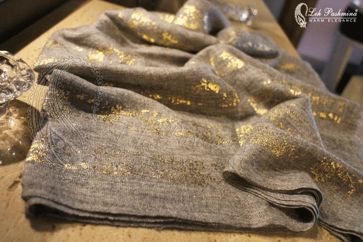 leh_pashmina's tweet photo. Own Them Now!! After all, it’s The Glitter That Matters
#LehPashmina #LuxuriousShawls #ShawlsWithGold #GlitterThatMatters #DesignerShawls https://t.co/4TYmXVnjZu