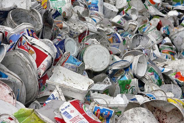 Euractiv's tweet image. MEPs bolster EU recycling and landfill targets bit.ly/2k1vWpK