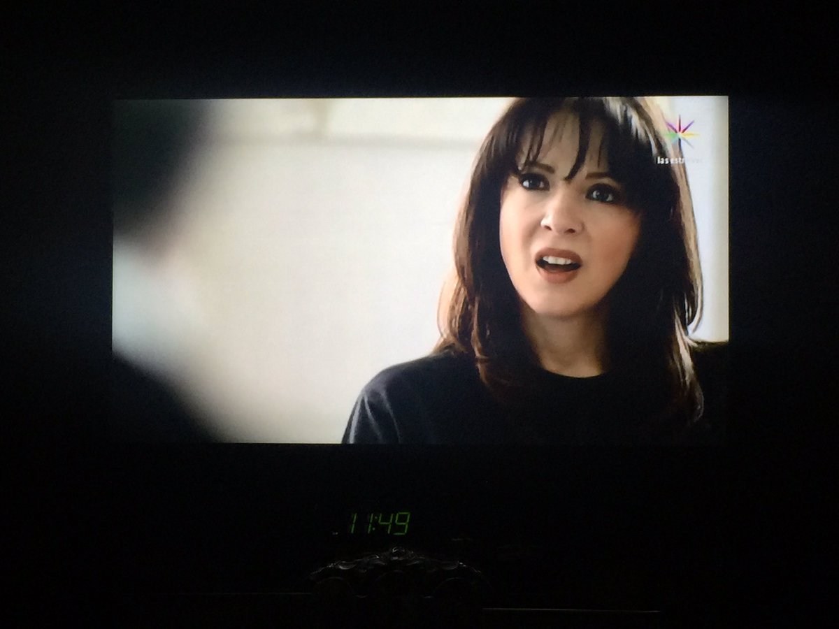 RafaValerioM's tweet photo. Viendo a #ClaraFantasiosa @EdithGonzalezMx en #MujeresAsesinas @ptorres https://t.co/6Q4cL7Xwol