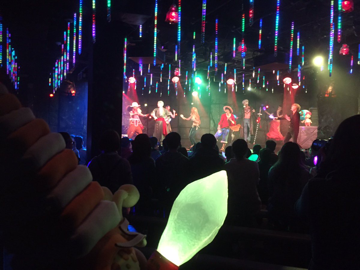 tongari_denden's tweet photo. ふう…やはり何度観ても手に汗握るわい…!すごいアクションじゃった…!そして最後の宴は楽しいのう♪とんがりがり~がーりがりがり~とんがりがり~とーん♪ #トンガリさんぽ #トンガリ島 #東京ワンピースタワー #LIVEATTRACTION2 #トンガリフィーバー #ノリノリなわし https://t.co/X6fQ0aZE3A