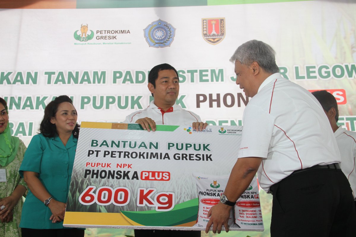 petrogresik's tweet photo. 3. The cooperation between @petrogresik and Semarang Government aims to optimize &amp; maintain paddy fields in Semarang. https://t.co/nxCFVFO24e